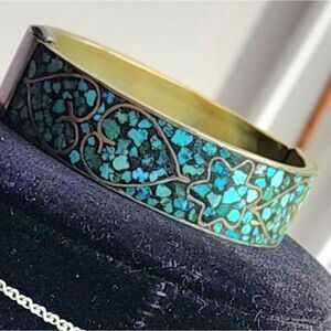 Old India antique inlaid crushed turquoise nickel brass silver hinged bracelet